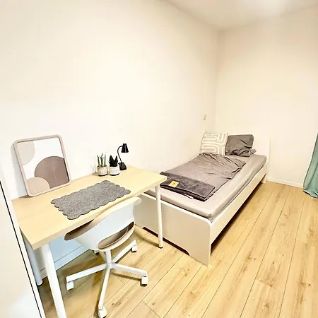 Monteurwohnung Wahren - 7 Betten Apartment *